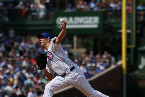 Chicago Cubs pitcher Taylor Rogers (17) pitches during the fifth inning against the Milwaukee Brewers at Wrigley Field on Monday, Aug. 18, 2025. (Eileen T. Meslar/Chicago Tribune)