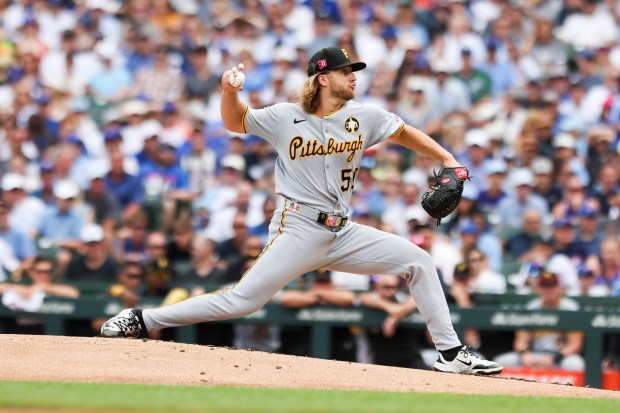 Pittsburgh Pirates pitcher Carmen Mlodzinski (50) pitches during the second inning at Wrigley Field against the Chicago Cubs on Sunday, Aug. 17, 2025. (Eileen T. Meslar/Chicago Tribune)