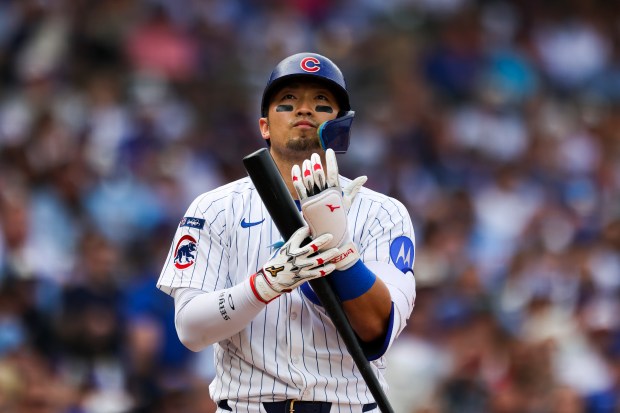 Chicago Cubs outfielder Seiya Suzuki (27) adjusts his gloves during the seventh inning against the Pittsburgh Pirates at Wrigley Field on Sunday, Aug. 17, 2025. (Eileen T. Meslar/Chicago Tribune)