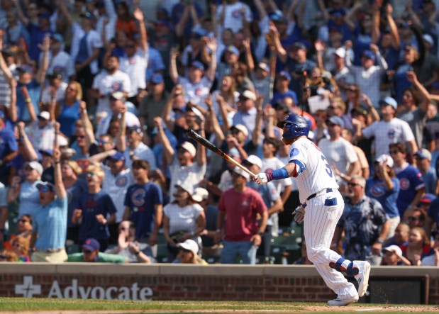 Chicago Cubs pinch hitter Justin Turner watches his walk-off home run leave the park to defeat the Baltimore Orioles, 5-3, on Sunday, Aug. 3, 2025, at Wrigley Field. (Brian Cassella/Chicago Tribune)
