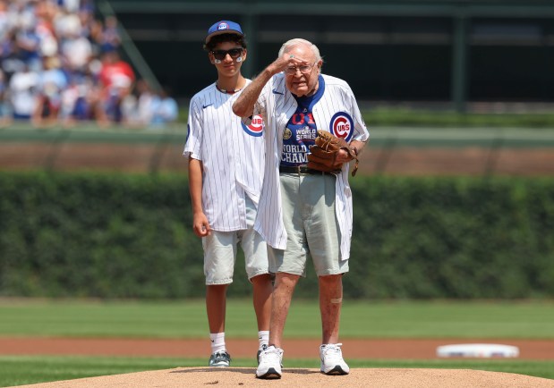 Andy Anderson prepares to throw out a ceremonial first pitch to his grandson, Chicago Cubs third base coach Quintin Berry, on his 100th birthday, Sunday, Aug. 3, 2025, at Wrigley Field. (Brian Cassella/Chicago Tribune)