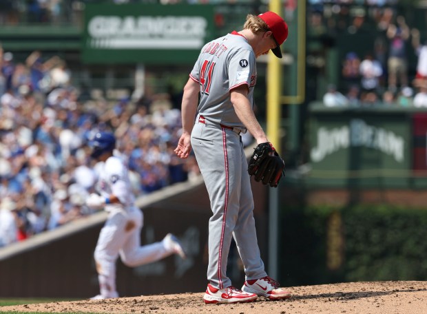 Cincinnati Reds pitcher Andrew Abbott waits while Chicago Cubs designated hitter Seiya Suzuki rounds the bases with a home run in the sixth inning Wednesday, Aug. 6, 2025, at Wrigley Field. (Brian Cassella/Chicago Tribune)