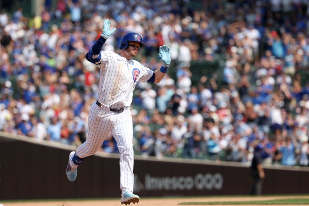 Chicago Cubs outfielder Ian Happ celebrates his solo home run against the Cincinnati Reds in the eighth inning Wednesday, Aug. 6, 2025, at Wrigley Field. (Brian Cassella/Chicago Tribune)