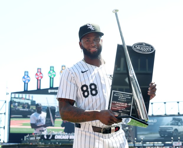 White Sox outfielder Luis Robert Jr. holds his 2023 Silver...