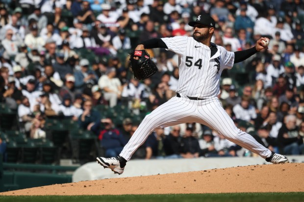 Chicago White Sox pitcher Martín Pérez (54) pitches during the second inning of a game against the Boston Red Sox at Rate Field on Saturday, April 12, 2025, in Chicago. (Audrey Richardson/Chicago Tribune)