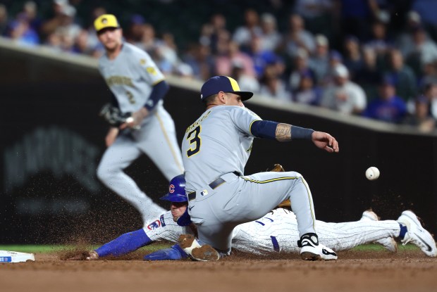 Chicago Cubs second baseman Nico Hoerner steals second base in the second inning of Game 2 of a doubleheader against the Milwaukee Brewers at Wrigley Field in Chicago on Aug. 19, 2025. (Chris Sweda/Chicago Tribune)