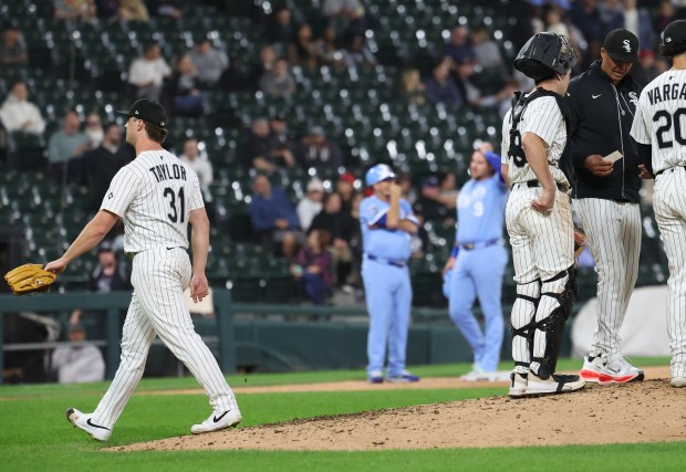 Chicago White Sox relief pitcher Grant Taylor (31) walks to the dugout after being pulled from the game in the ninth inning against the Kansas City Royals at Rate Field in Chicago on Aug. 26, 2025. (Chris Sweda/Chicago Tribune)