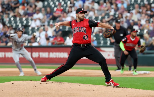 Chicago White Sox starting pitcher Aaron Civale delivers to the Minnesota Twins in the first inning of a game at Rate Field in Chicago on Aug. 22, 2025. (Chris Sweda/Chicago Tribune)