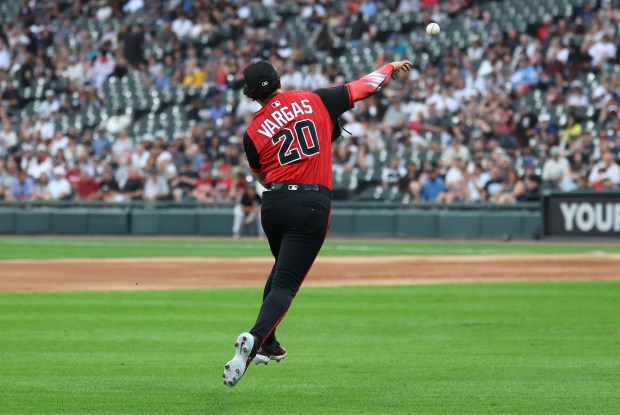 Chicago White Sox third baseman Miguel Vargas makes a throw to first base on a ground ball in the second inning of a game against the Minnesota Twins at Rate Field in Chicago on Aug. 22, 2025. (Chris Sweda/Chicago Tribune)