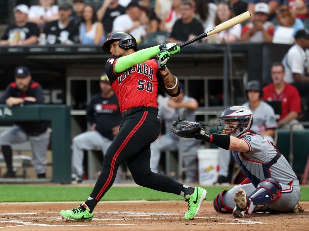 Chicago White Sox first baseman Lenyn Sosa drives in a run on a single in the first inning of a game against the Minnesota Twins at Rate Field in Chicago on Aug. 22, 2025. (Chris Sweda/Chicago Tribune)