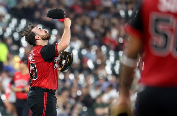 Chicago White Sox starting pitcher Aaron Civale walks off the mound after giving up a grand slam to Minnesota Twins third baseman Royce Lewis in the fourth inning of a game at Rate Field in Chicago on Aug. 22, 2025. (Chris Sweda/Chicago Tribune)