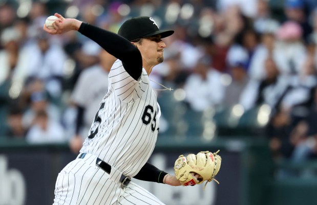 Chicago White Sox starting pitcher Davis Martin (65) delivers to the New York Yankees in the first inning of a game at Rate Field in Chicago on Aug. 28, 2025. (Chris Sweda/Chicago Tribune)