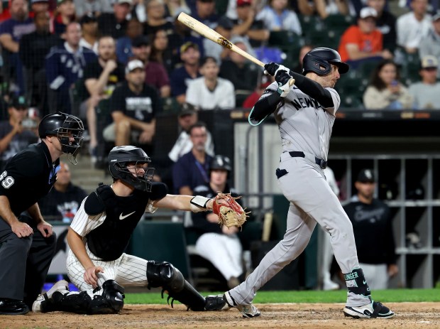 New York Yankees left fielder Cody Bellinger drives in a run on a single in the 11th inning of a game against the Chicago White Sox at Rate Field in Chicago on Aug. 30, 2025. (Chris Sweda/Chicago Tribune)