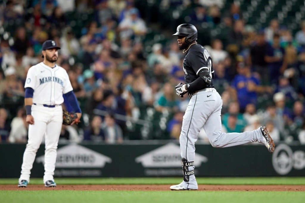 Luis Robert Jr. hits career home run No. 100 for Chicago White Sox