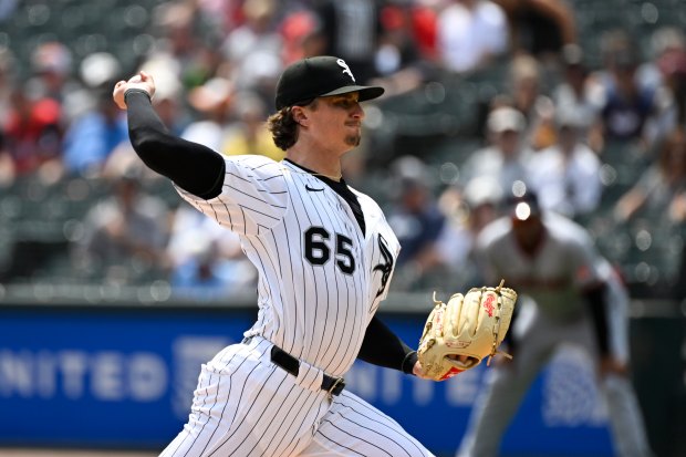 Chicago White Sox pitcher Davis Martin delivers during the first inning of a baseball game against the Cleveland Guardians, Sunday, Aug. 10, 2025, in Chicago. (AP Photo/Matt Marton)