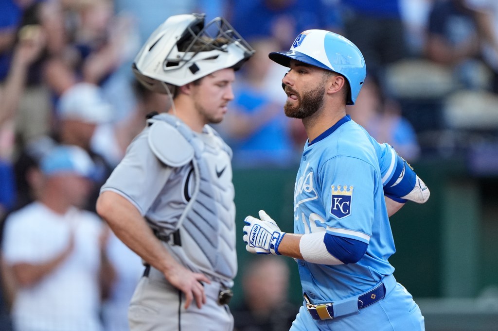 Chicago White Sox lose 6-2 to Kansas City Royals, fall to 44-79