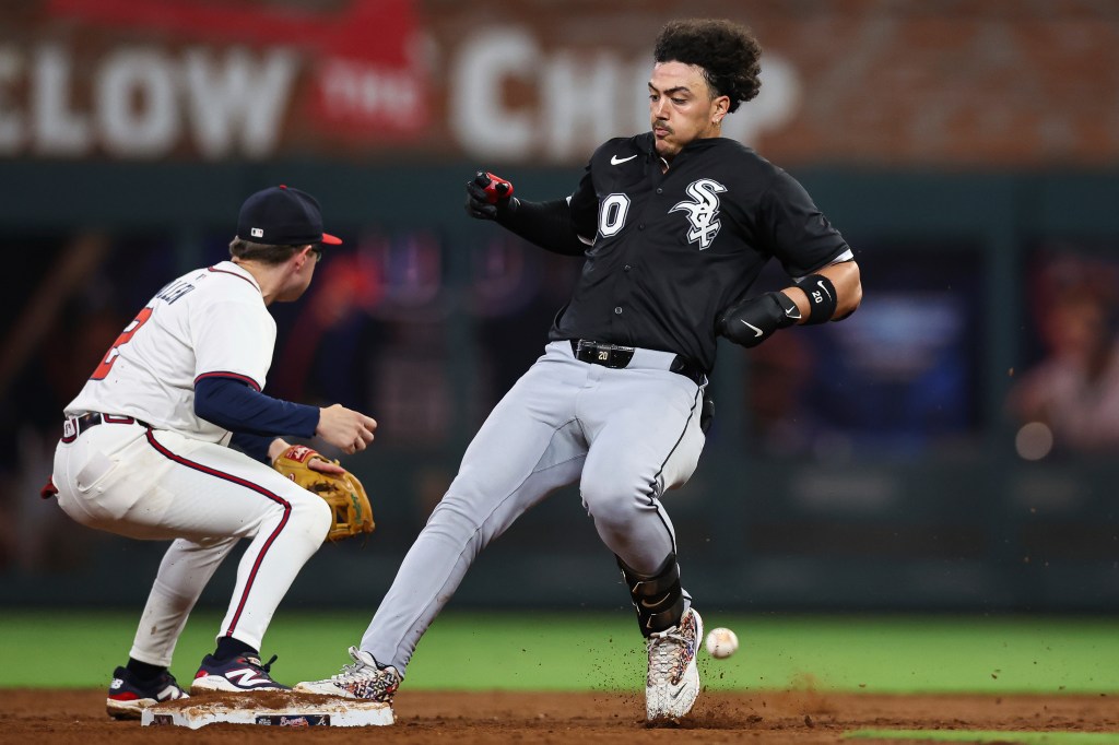 Chicago White Sox squander a 6-run lead in an 11-10 loss