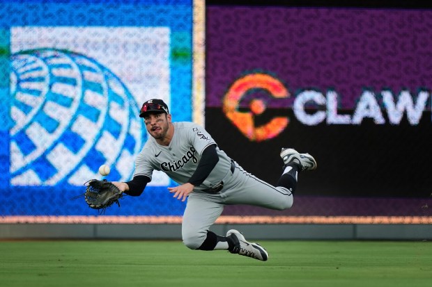 Chicago White Sox right fielder Mike Tauchman catches a fly ball for the out on Kansas City Royals' Mike Yastrzemski during the first inning of a baseball game, Friday, Aug. 15, 2025, in Kansas City, Mo. (AP Photo/Charlie Riedel)