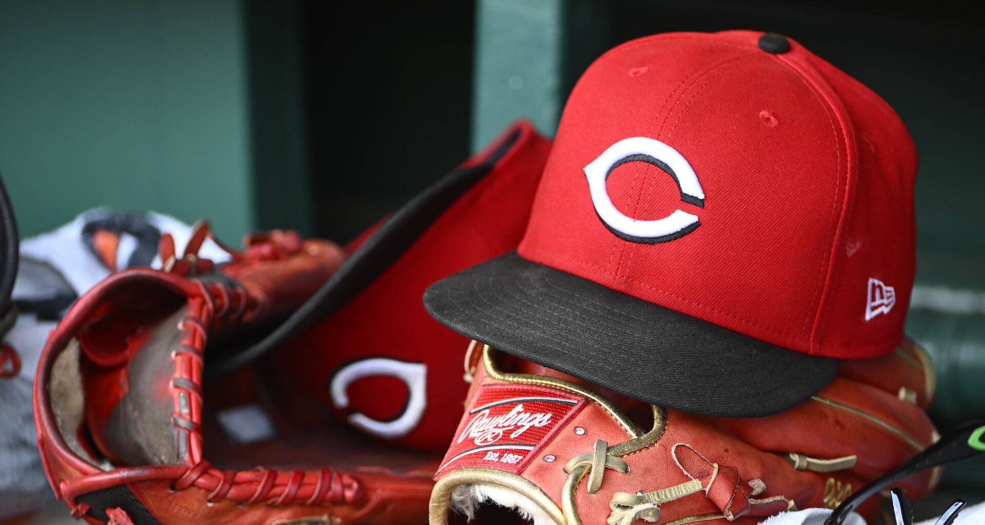 Analyst Ranks Reds Legend Above Cal Raleigh's Historic Season