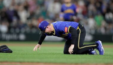 Mariners reliever Trent Thornton carted off field after injury coming off mound in 9th inning
