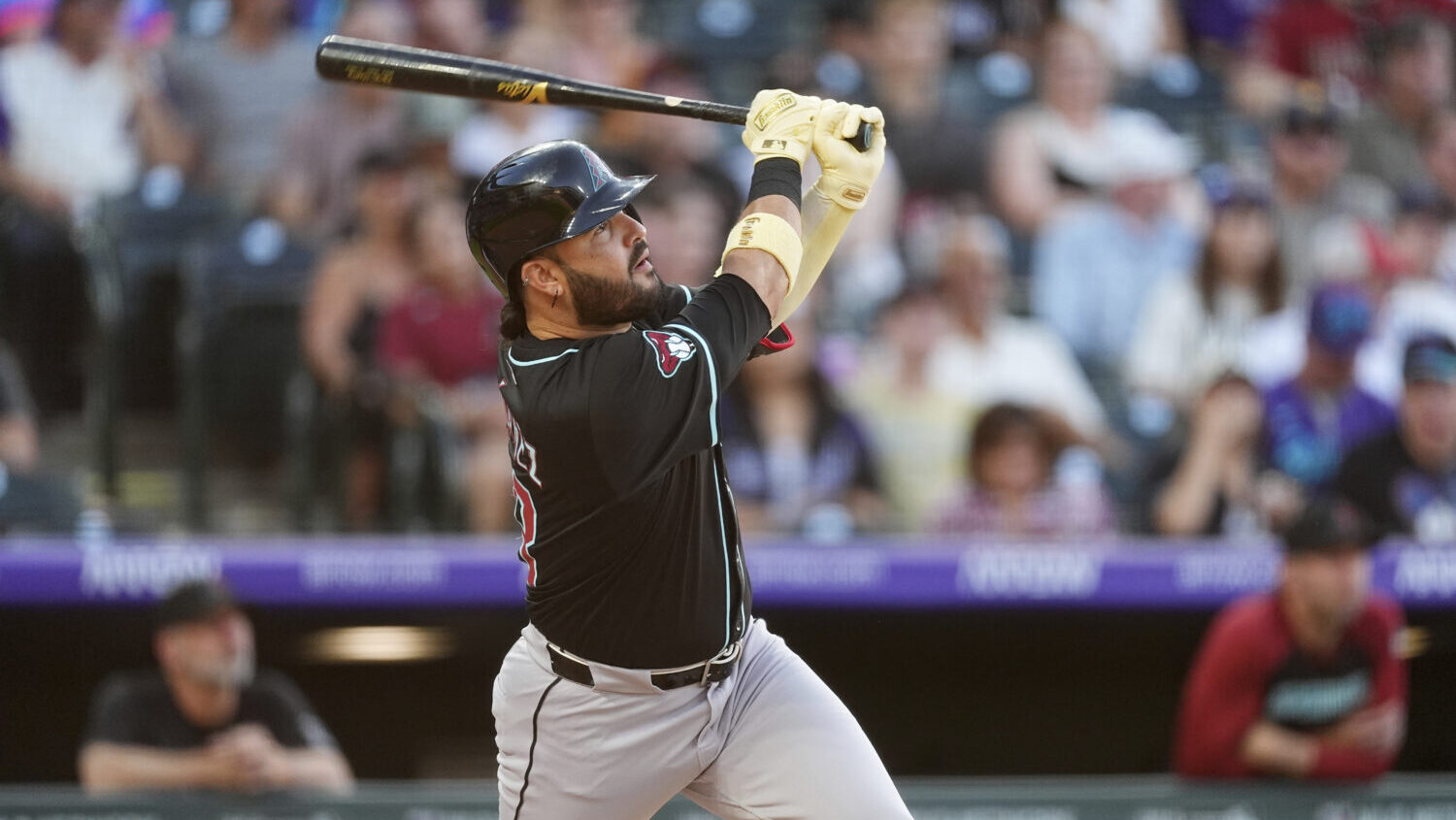 Diamondbacks trade star 3B Eugenio Suarez to Seattle