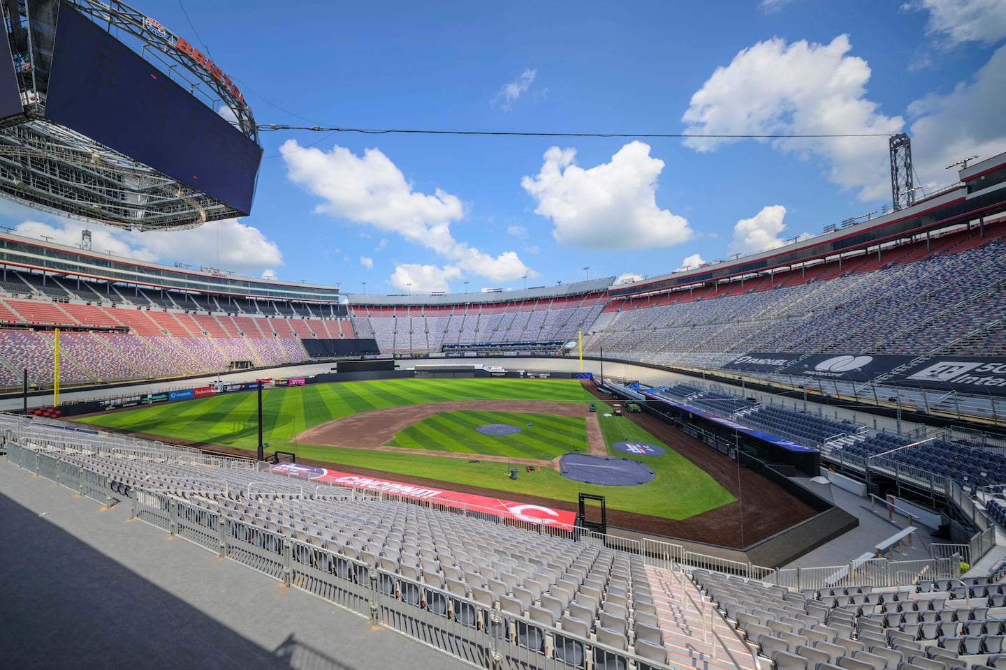 More than 85,000 people are expected to be in attendance Saturday night for the MLB Speedway Classic between the Reds and Braves at Bristol Motor Speedway in Bristol, Tenn.