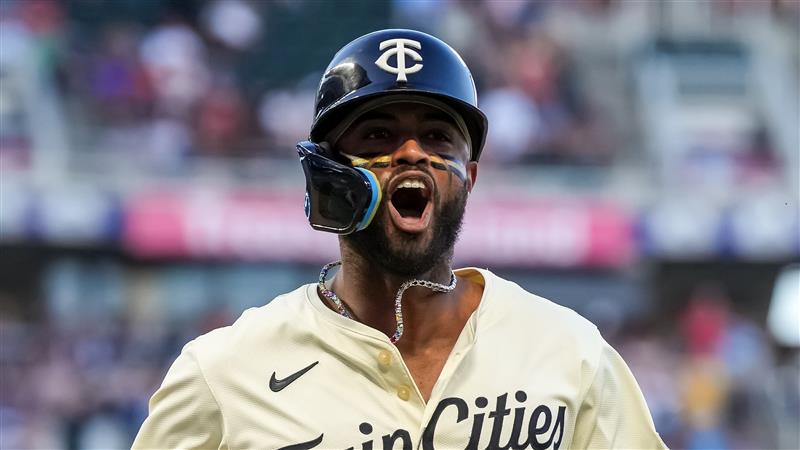 Cubs land utilityman Willi Castro in trade with Twins for two prospects