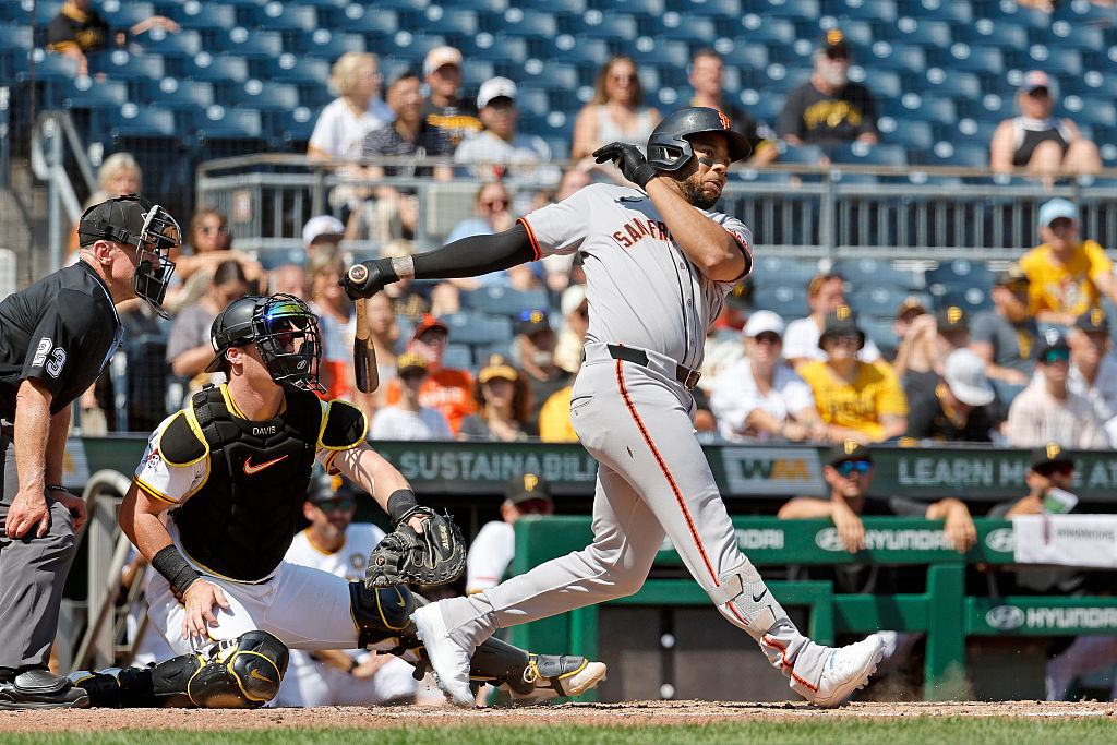 Smith leads San Francisco Giants to series win in Pittsburgh