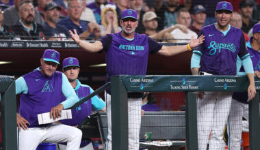 Diamondbacks arrive in Milwaukee late after plane issues