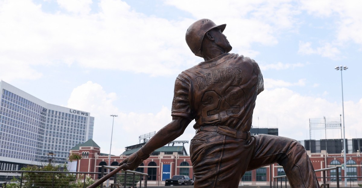 Texas Rangers win one on Bronze Beltre night!
