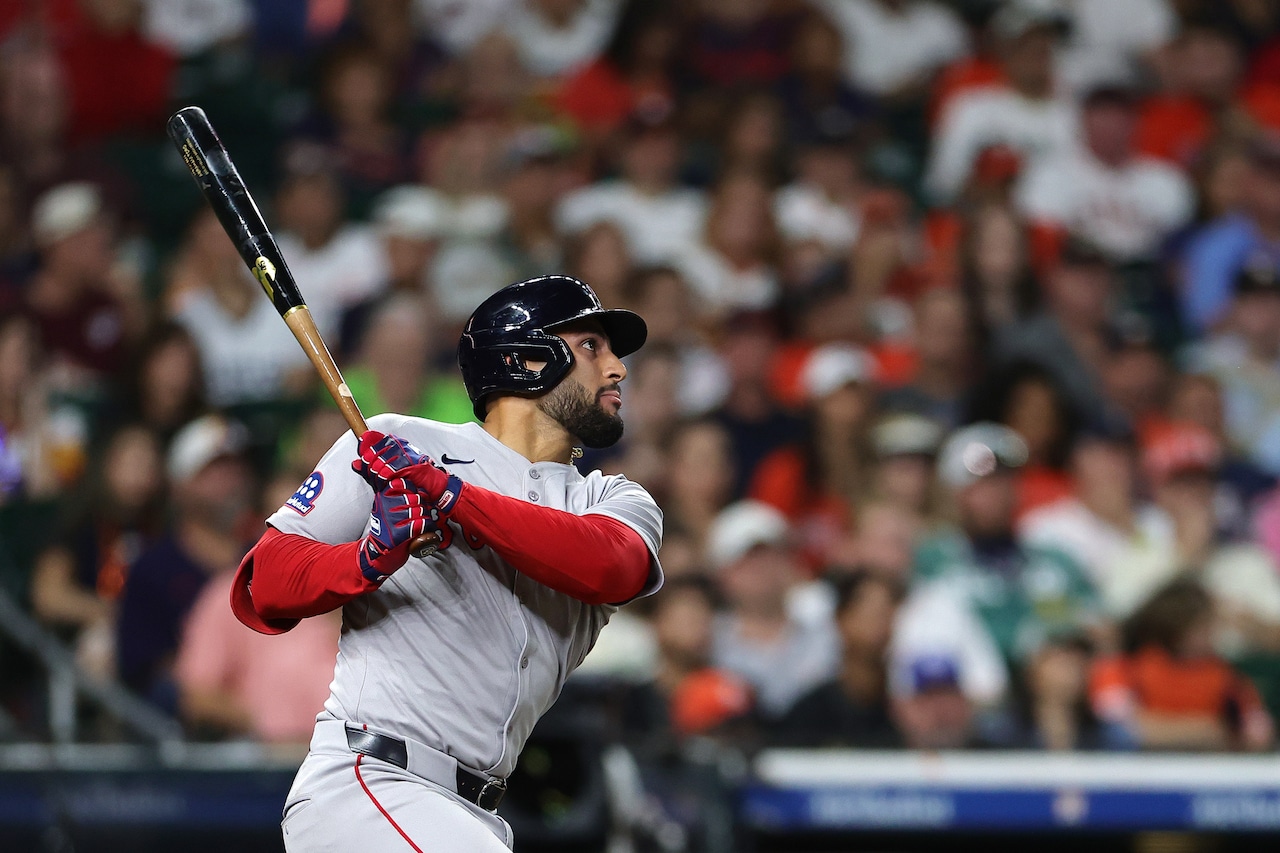 Red Sox infielder, recently designated for assignment, accepts being outrighted to Worcester