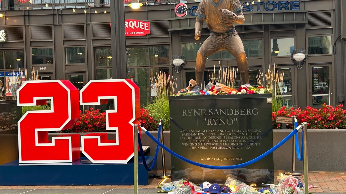 Memorial grows at Wrigley Field as fans remember Ryne Sandberg – NBC Chicago