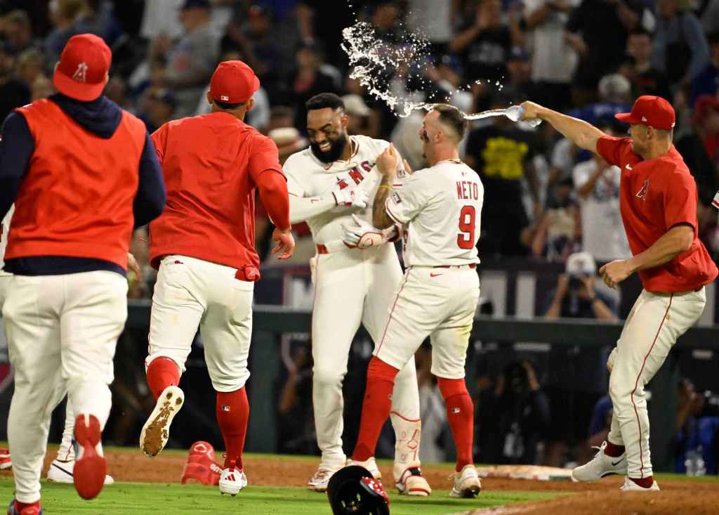 Angels walk off Dodgers in 10th inning as NL West lead evaporates – Daily Breeze