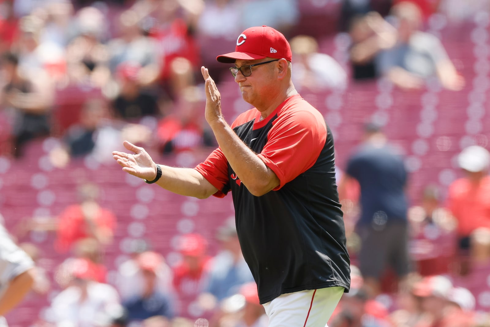 Cincinnati Reds manager Terry Francona walks to the mound to make a pitching change against the Colorado Rockies during the sixth inning of a baseball game, Sunday, July 13, 2025, in Cincinnati. (AP Photo/Jay LaPrete)