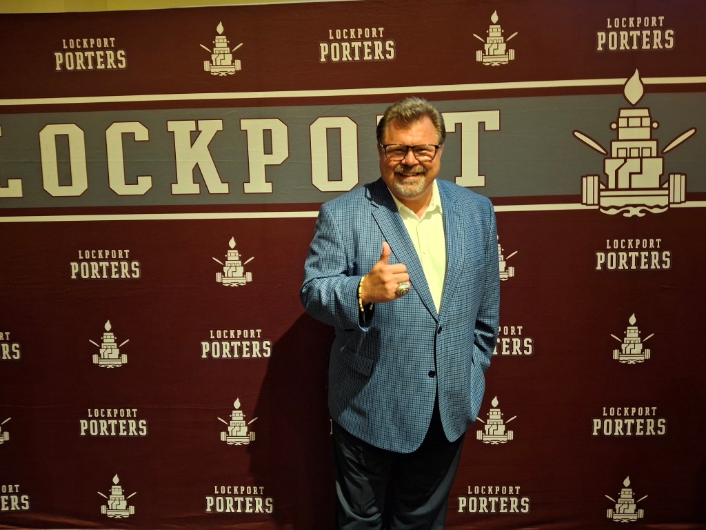 Chicago Cubs broadcaster Ron Coomer gets honored by Lockport