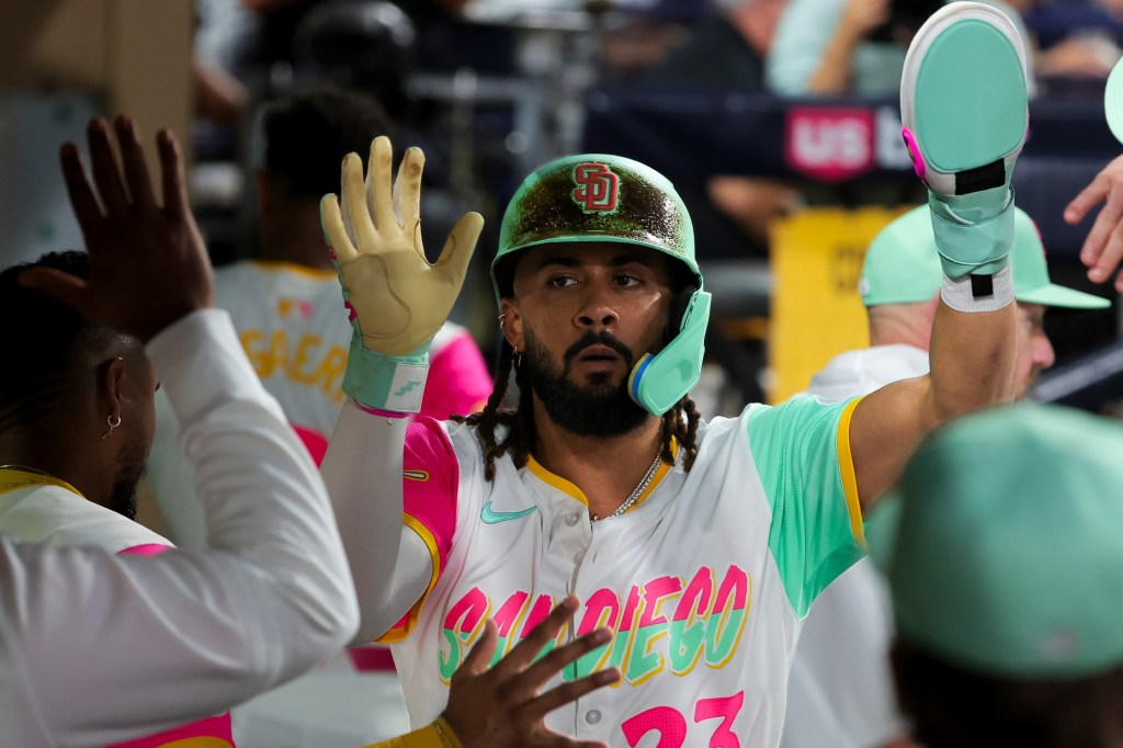 Padres squeak by Dodgers, 2-1 – San Diego Union-Tribune