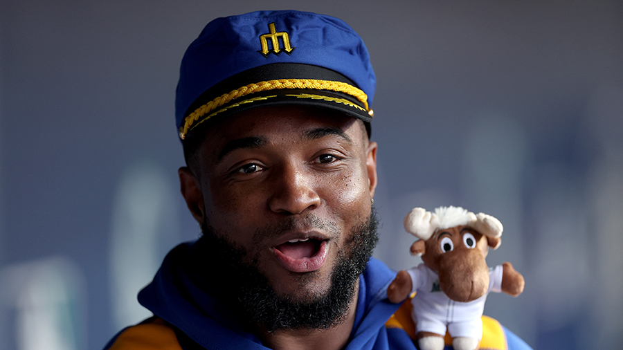 Seattle Mariners Victor Robles captain's hat moose 2025...