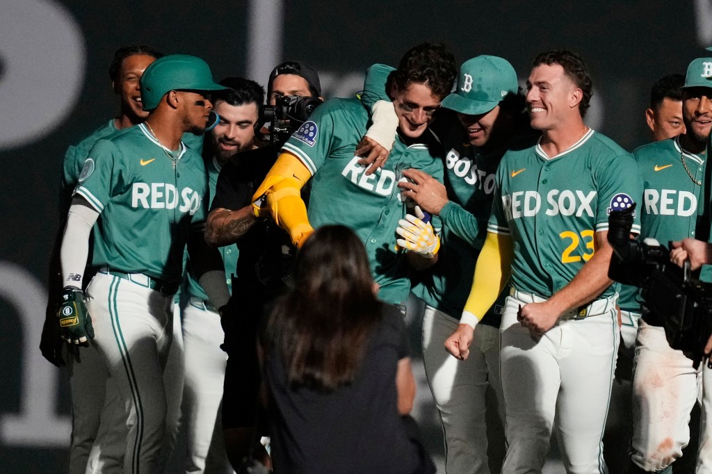 Roman Anthony hits walk-off single as Red Sox beat Astros in 10 innings