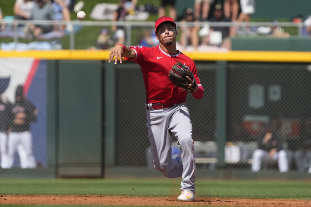 Yankees Re-Sign Andrew Velazquez - MLB Trade Rumors