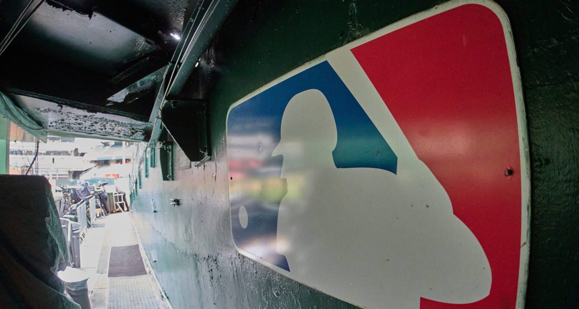 Apple drops MLB, NBC gets 'Sunday Night Baseball'