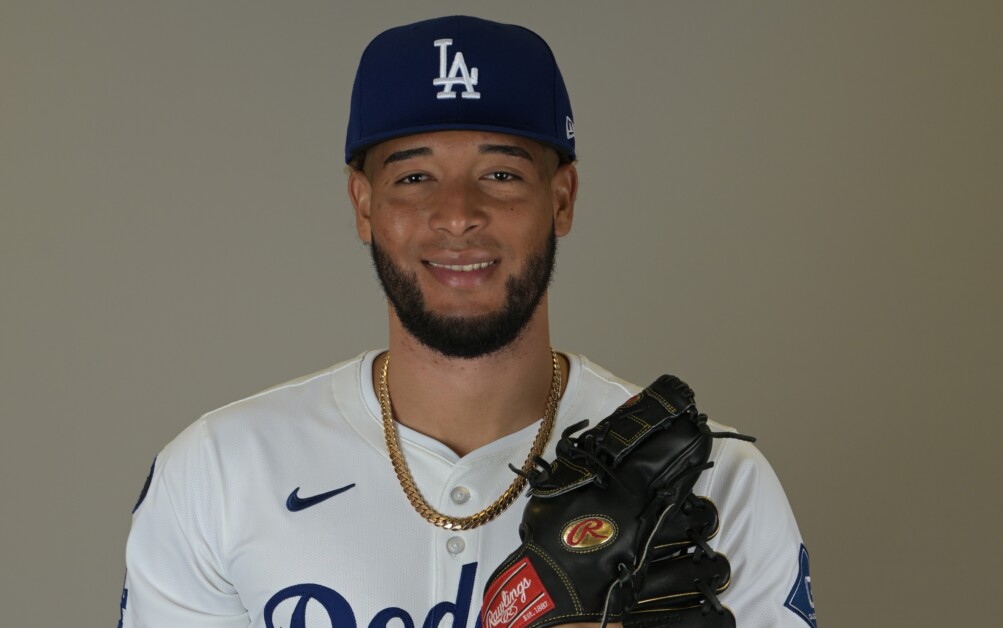 Julian Fernández claimed by National League team after Dodgers DFA