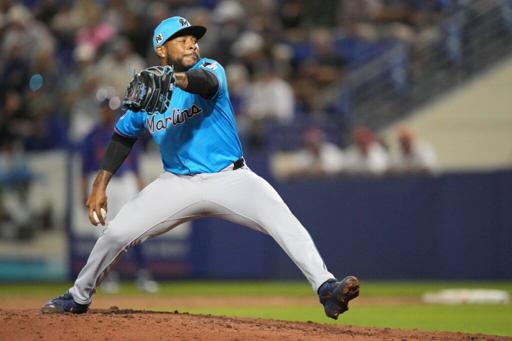 Rockies Sign Xzavion Curry To Minor League Deal