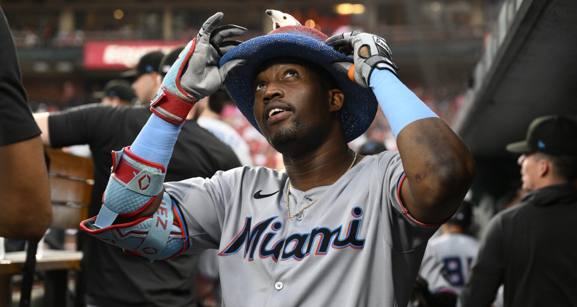 Houston Astros acquire Jesús Sánchez in 4-player deal - Marlins