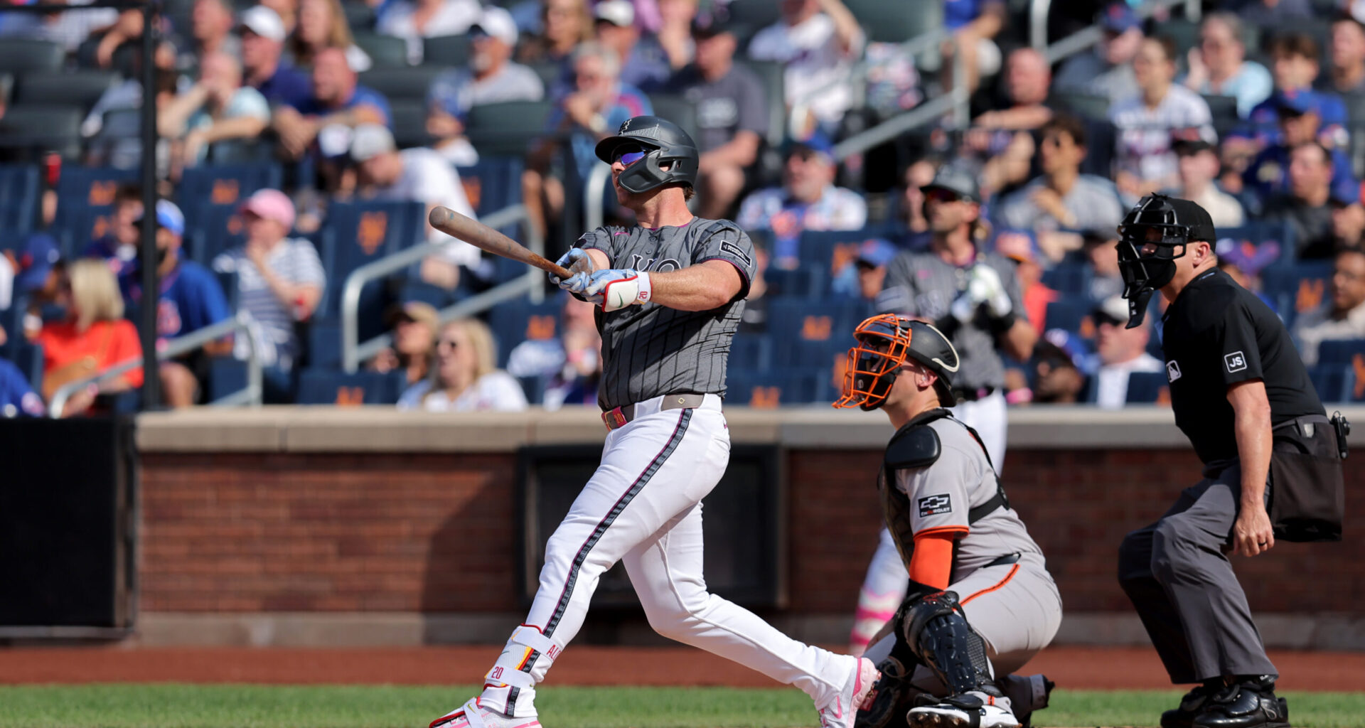 Mets Bats Break Out in 12-6 Win Over Giants