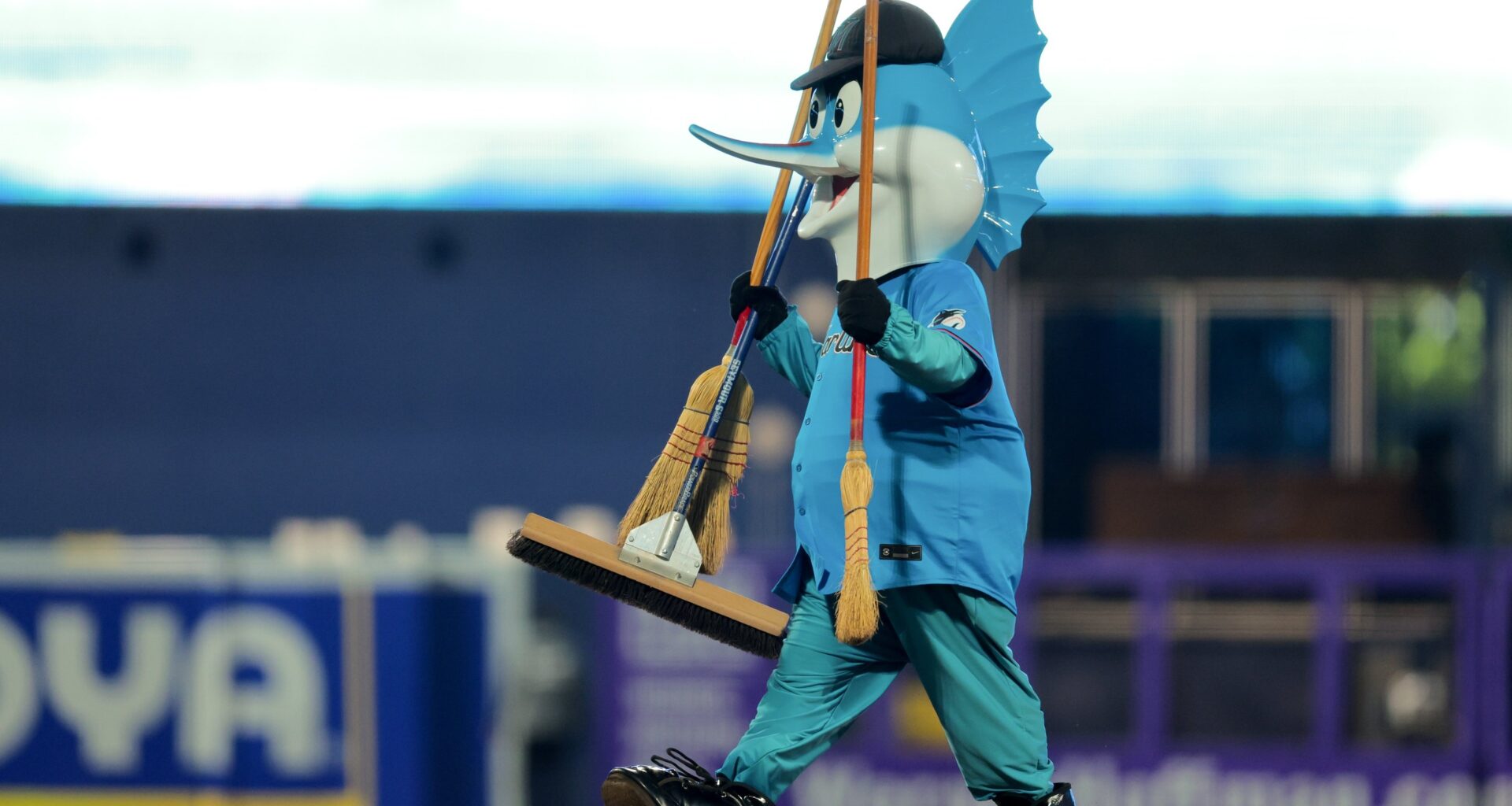 Cabrera shines as Fish sweep the Bombers to get to .500 - Marlins