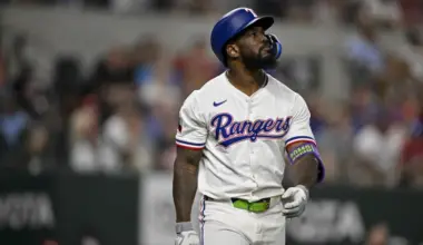 Rangers' Adolis Garcia made the most unique bobble catch in MLB history image