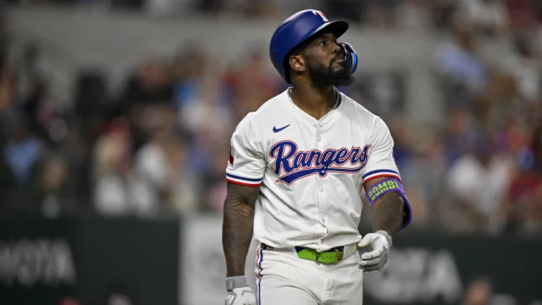 Rangers' Adolis Garcia made the most unique bobble catch in MLB history image