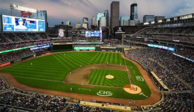 Chants of ‘sell the team’ follow Pohlads’ decision to keep ownership of Twins