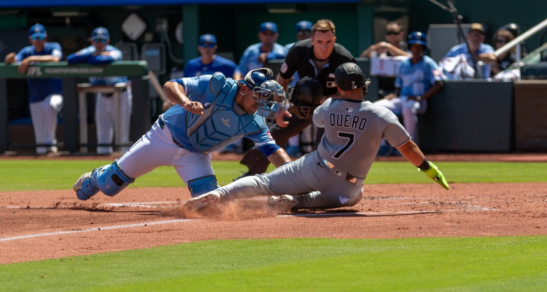 Royals sweep White Sox, remain in wildcard race