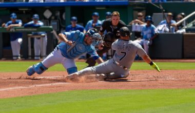 Royals sweep White Sox, remain in wildcard race